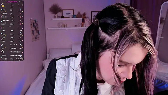 Lil Amelie online show from 11-29-25, 02:06