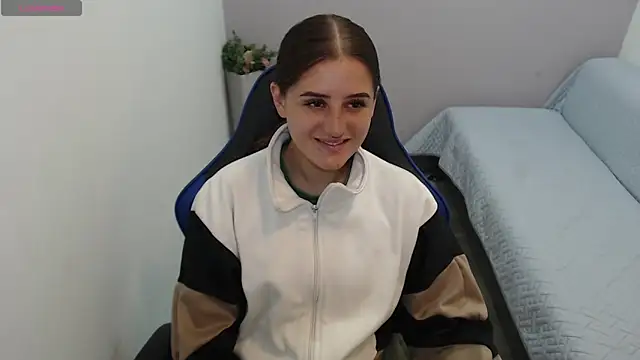 Snapshot of valerie_diaz1 chatting on 09-22-25, 01:28 valerie diaz1 online show from 09-22-25, 01:28