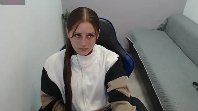 Snapshot of valerie_diaz1 chatting on 10-03-25, 01:34 valerie diaz1 online show from 10-03-25, 01:34