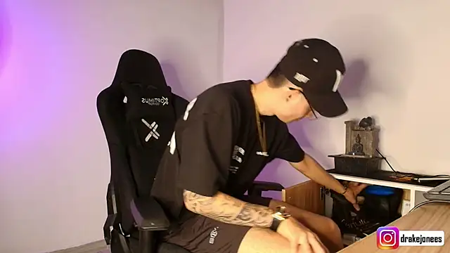 Snapshot of god_drake chatting on 04-14-26, 06:24 god drake online show from 04-14-26, 06:24