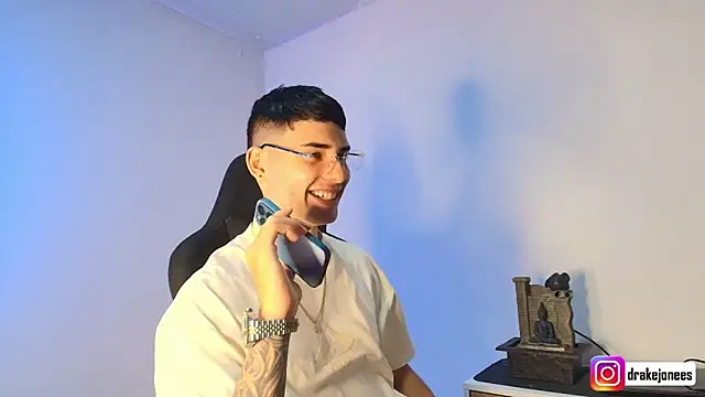 Snapshot of god_drake chatting on 04-13-26, 10:14 god drake online show from 04-13-26, 10:14