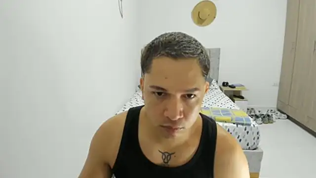 Snapshot of Valerioe chatting on 06-17-26, 03:55 Valerioe online show from 06-17-26, 03:55