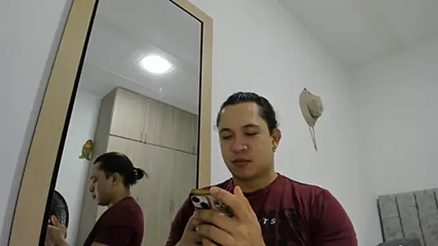 Snapshot of Valerioe chatting on 03-28-26, 12:06 Valerioe online show from 03-28-26, 12:06