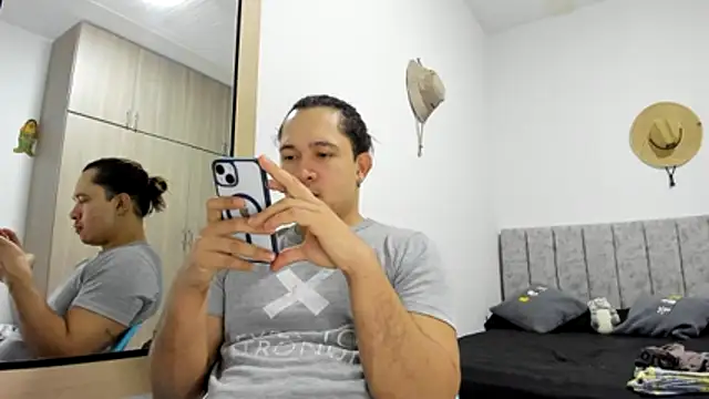 Snapshot of Valerioe chatting on 03-13-26, 02:22 Valerioe online show from 03-13-26, 02:22