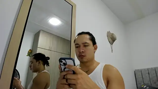 Snapshot of Valerioe chatting on 03-12-26, 10:30 Valerioe online show from 03-12-26, 10:30