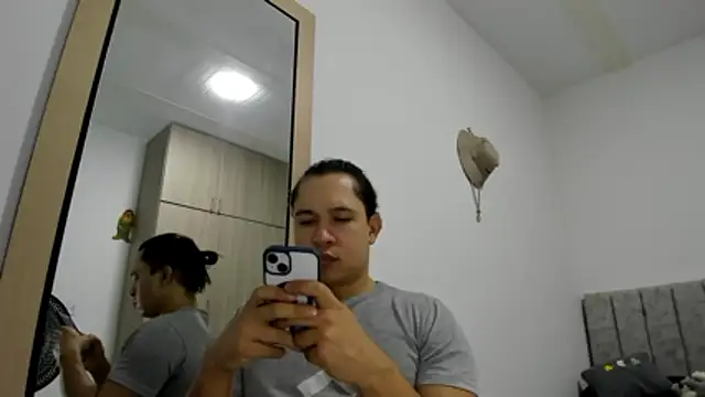 Snapshot of Valerioe chatting on 03-15-26, 12:23 Valerioe online show from 03-15-26, 12:23