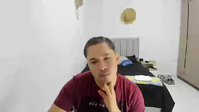 Snapshot of Valerioe chatting on 06-21-26, 02:34 Valerioe online show from 06-21-26, 02:34