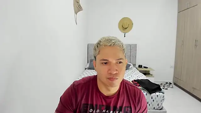 Snapshot of Valerioe chatting on 05-23-26, 04:28 Valerioe online show from 05-23-26, 04:28