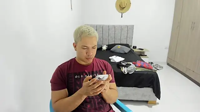 Snapshot of Valerioe chatting on 05-01-26, 04:34 Valerioe online show from 05-01-26, 04:34