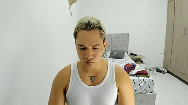 Snapshot of Valerioe chatting on 06-03-26, 08:15 Valerioe online show from 06-03-26, 08:15
