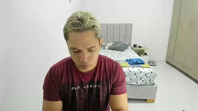 Snapshot of Valerioe chatting on 06-04-26, 08:19 Valerioe online show from 06-04-26, 08:19