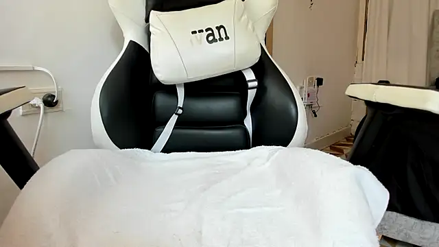 Valerioe online show from 09-22-25, 01:39