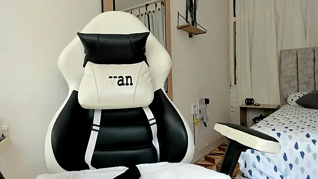 Valerioe online show from 10-24-25, 02:16