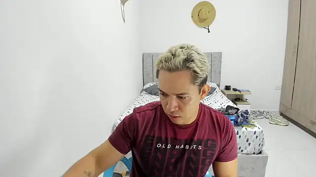 Snapshot of Valerioe chatting on 06-07-26, 02:44 Valerioe online show from 06-07-26, 02:44