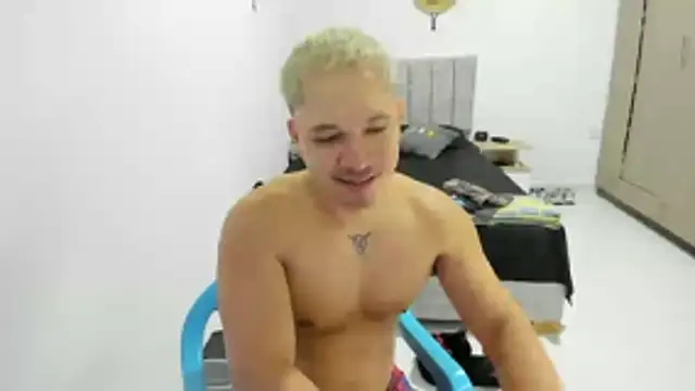 Snapshot of Valerioe chatting on 05-05-26, 02:42 Valerioe online show from 05-05-26, 02:42