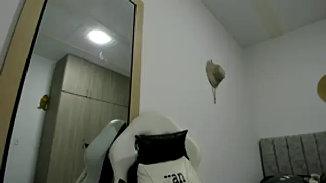 Snapshot of Valerioe chatting on 03-20-26, 01:45 Valerioe online show from 03-20-26, 01:45