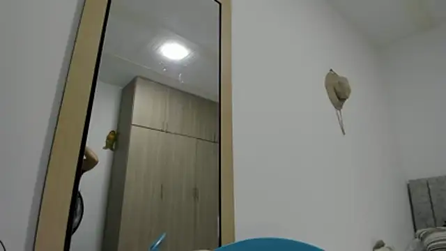 Snapshot of Valerioe chatting on 04-03-26, 04:13 Valerioe online show from 04-03-26, 04:13