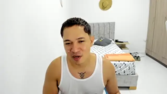 Snapshot of Valerioe chatting on 07-14-26, 05:08 Valerioe online show from 07-14-26, 05:08