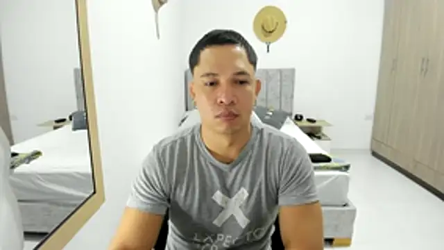 Snapshot of Valerioe chatting on 04-19-26, 09:32 Valerioe online show from 04-19-26, 09:32