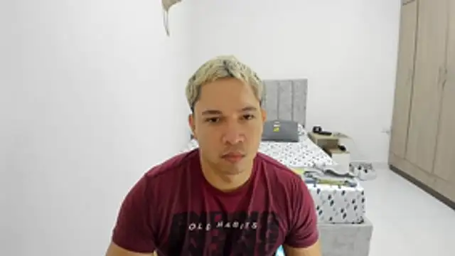 Snapshot of Valerioe chatting on 06-01-26, 08:25 Valerioe online show from 06-01-26, 08:25