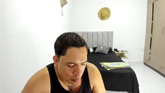Snapshot of Valerioe chatting on 07-08-26, 01:45 Valerioe online show from 07-08-26, 01:45