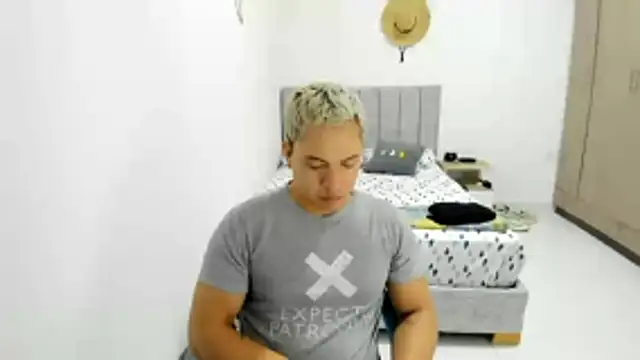 Snapshot of Valerioe chatting on 05-26-26, 08:34 Valerioe online show from 05-26-26, 08:34