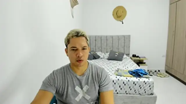 Snapshot of Valerioe chatting on 06-09-26, 12:17 Valerioe online show from 06-09-26, 12:17