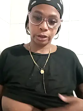 Snapshot of Melanie_candy_ chatting on 10-16-25, 03:48 Melanie candy online show from 10-16-25, 03:48