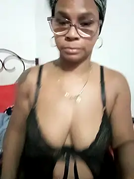 Snapshot of Melanie_candy_ chatting on 10-20-25, 11:16 Melanie candy online show from 10-20-25, 11:16