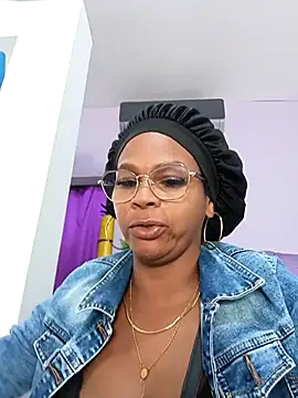 Snapshot of Melanie_candy_ chatting on 03-18-25, 07:22 Melanie candy online show from 03-18-25, 07:22