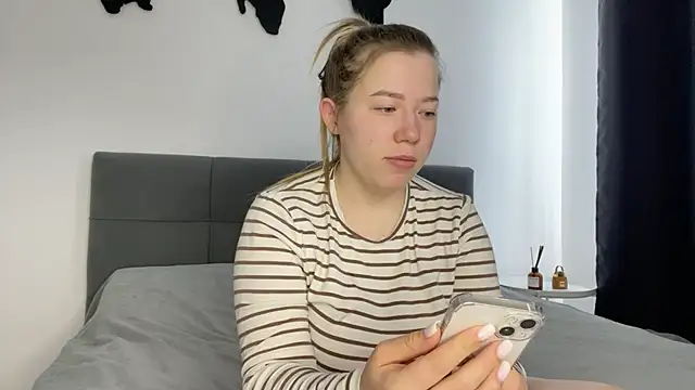 Embersweetbunny online show from 02-21-25, 09:02
