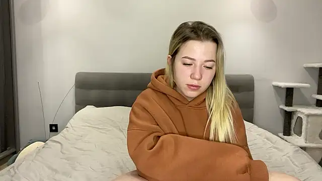 Embersweetbunny online show from 01-08-26, 06:52