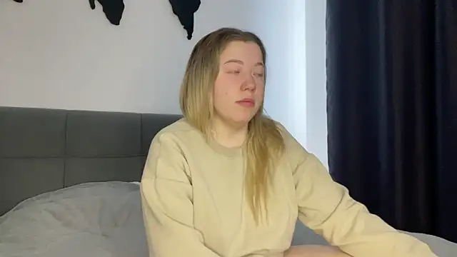 Embersweetbunny online show from 02-18-25, 08:16