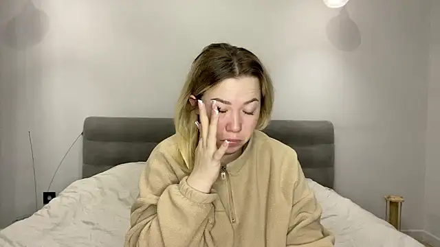 Embersweetbunny online show from 01-12-26, 06:20