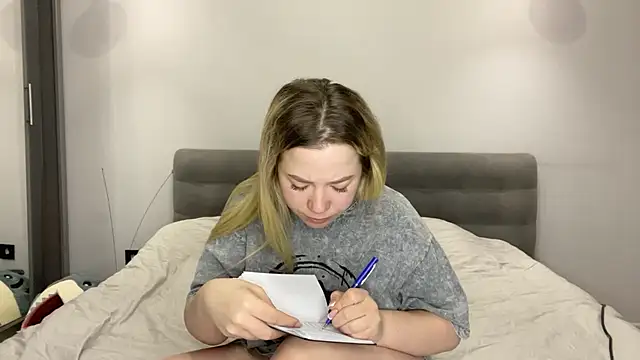 Embersweetbunny online show from 01-11-26, 06:31