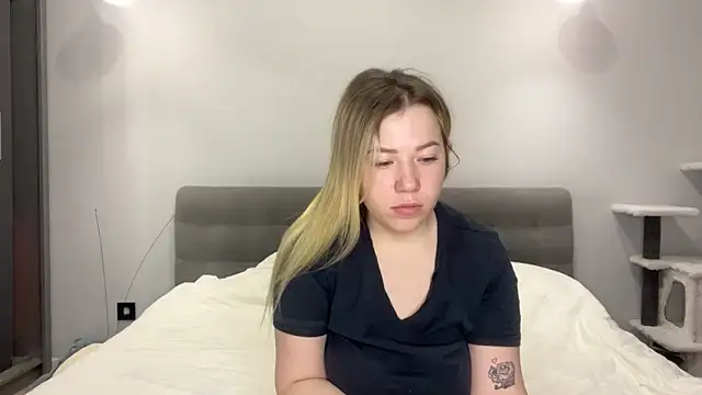 Embersweetbunny online show from 01-07-26, 06:29