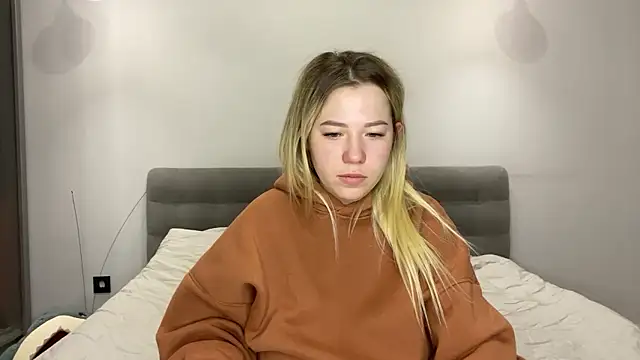 Embersweetbunny online show from 01-09-26, 06:20