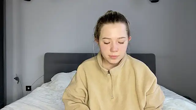 Embersweetbunny online show from 12-14-25, 08:09