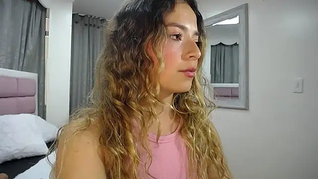Snapshot of IssadoraJames chatting on 01-08-25, 06:31 IssadoraJames online show from 01-08-25, 06:31