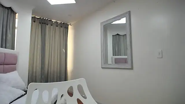 Snapshot of IssadoraJames chatting on 12-25-24, 03:17 IssadoraJames online show from 12-25-24, 03:17