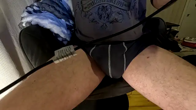 Snapshot of T0Yforeskin chatting on 10-17-25, 10:22 T0Yforeskin online show from 10-17-25, 10:22