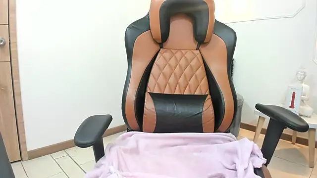 Lizzie Williams  online show from 01-16-26, 02:48