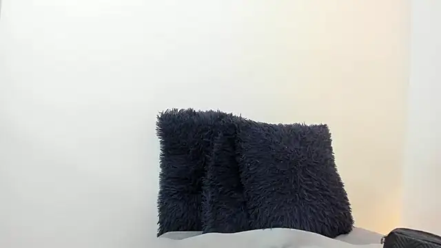 Lizzie Williams  online show from 12-19-25, 03:21