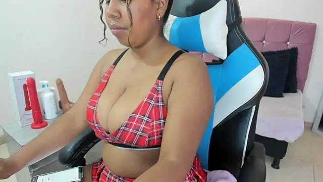 Snapshot of Lizzie_Williams_ chatting on 04-28-26, 03:11 Lizzie Williams online show from 04-28-26, 03:11