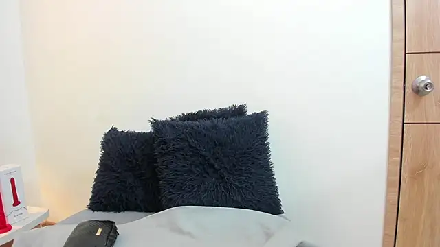 Lizzie Williams  online show from 12-15-25, 03:01