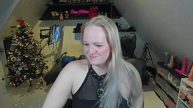 caro kitten online show from 12-19-25, 09:11