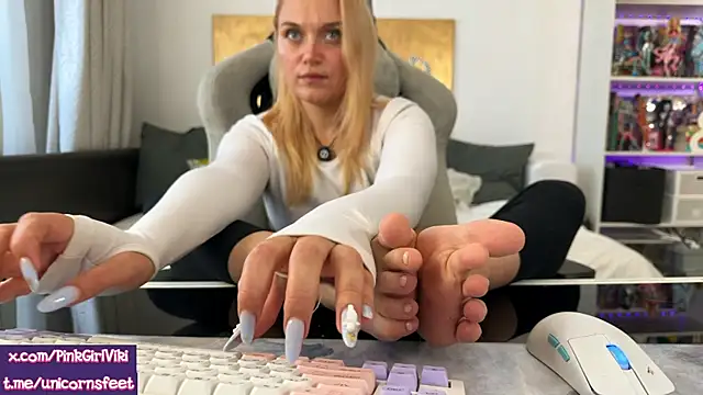 Snapshot of unicornsfeet chatting on 09-20-25, 11:04 unicornsfeet online show from 09-20-25, 11:04