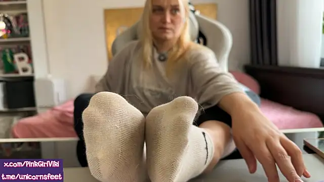 unicornsfeet online show from 04-12-26, 12:08
