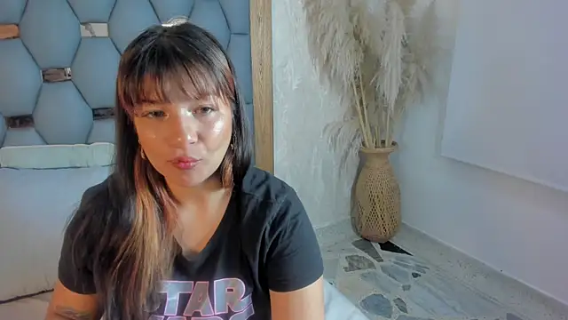 Snapshot of yayi_derek chatting on 10-11-25, 11:44 yayi derek online show from 10-11-25, 11:44