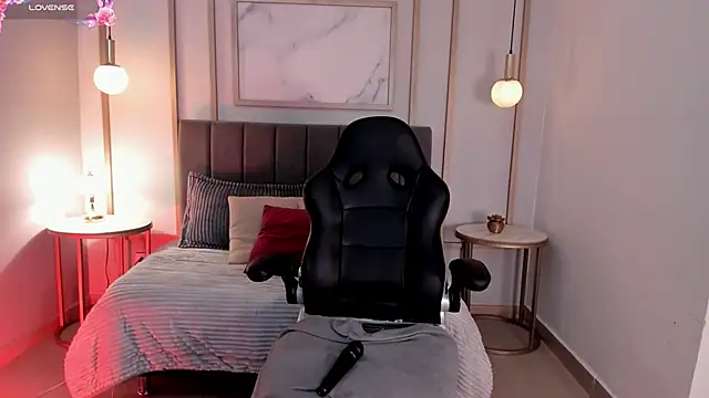 Christina Johns online show from 12-13-25, 08:04